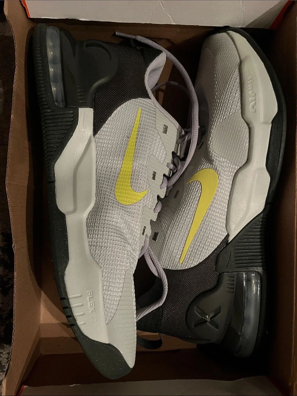 Nike Men’s Sneakers - White and Yellow